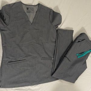 FIGS GRAHITE SET SCRUBS